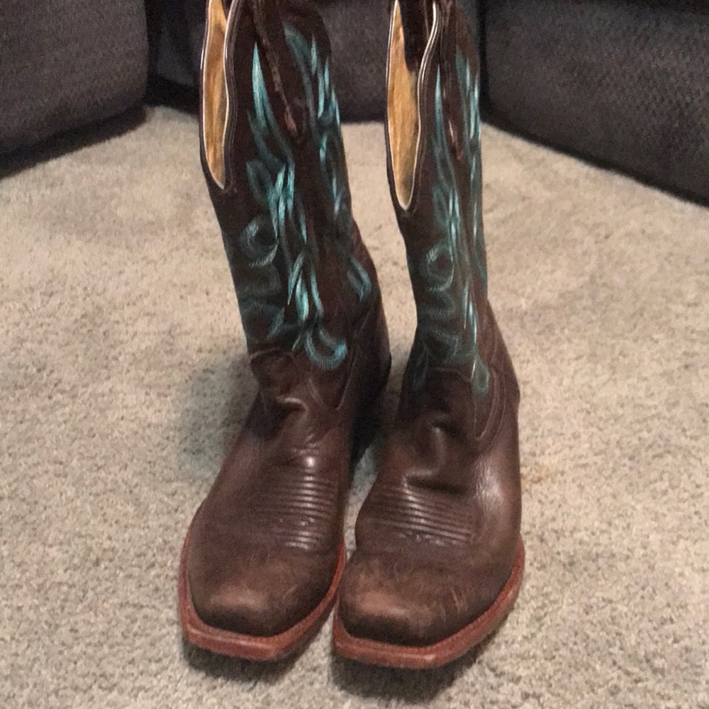 Boots - Picture 2 of 4